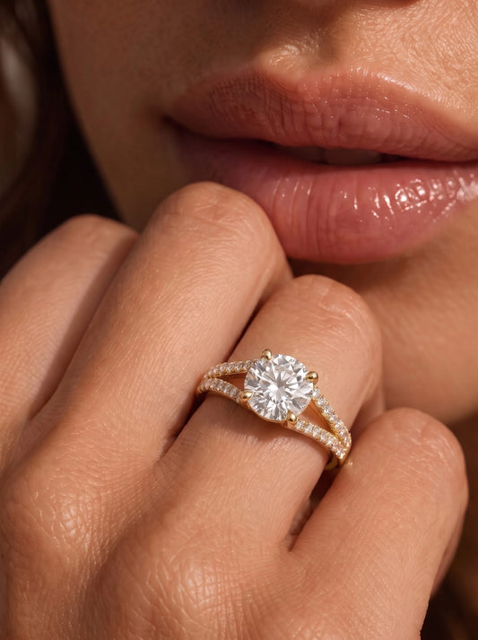 The Vivienne Graceful Round Cut Lab-Grown Diamond Ring